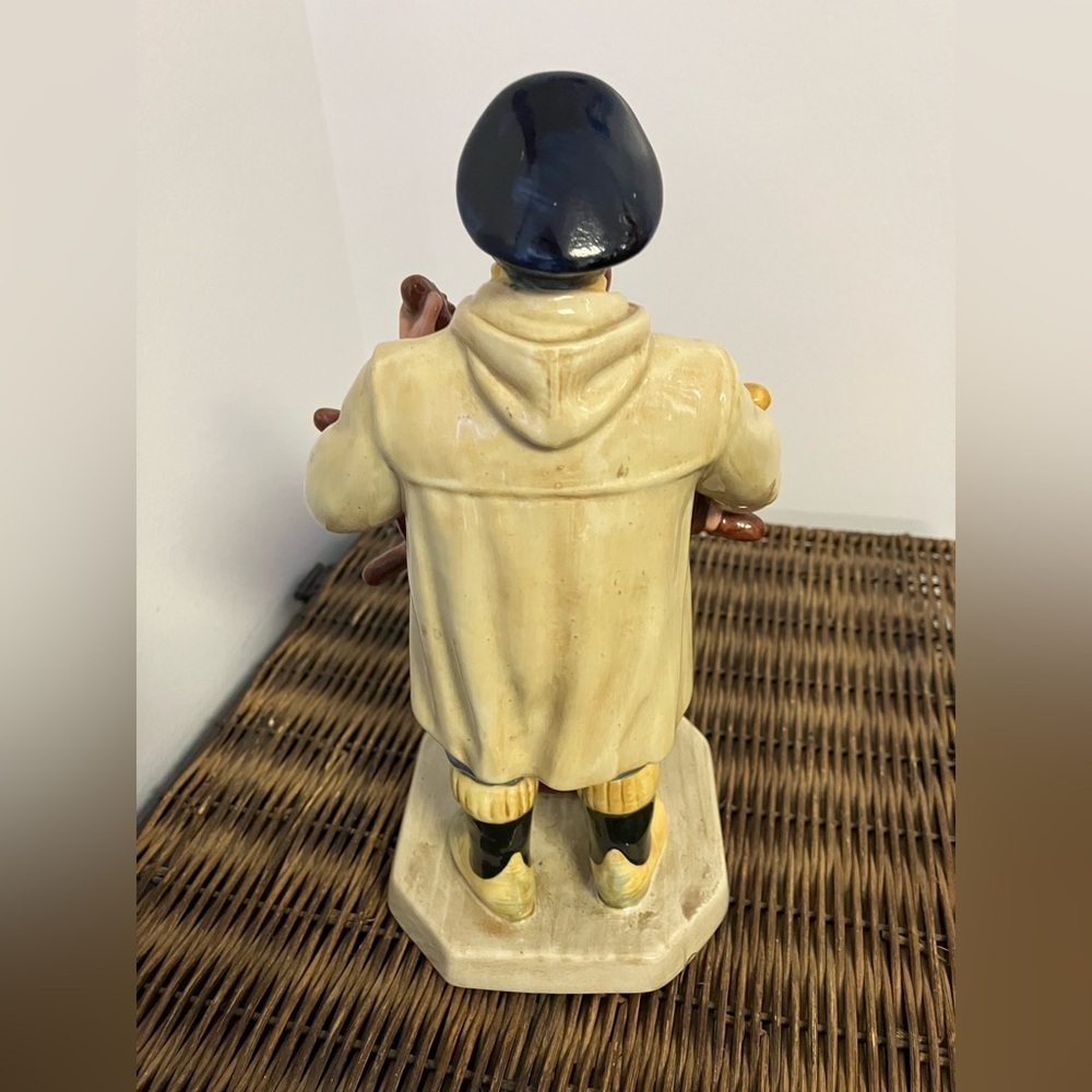 Royal Doulton Nautical Figure in Cream and Brown - Picture 3 of 10